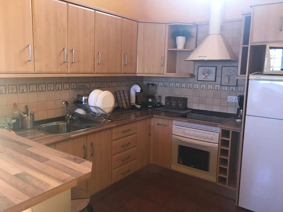 Una Casa Con Vistas Ла Калета Екстериор снимка